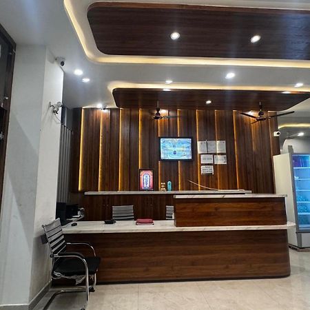 אויאיין Hotel Prakasham מראה חיצוני תמונה