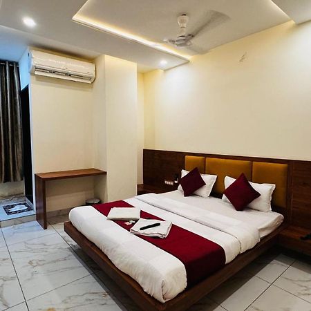 אויאיין Hotel Prakasham מראה חיצוני תמונה