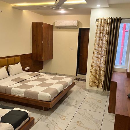 אויאיין Hotel Prakasham מראה חיצוני תמונה