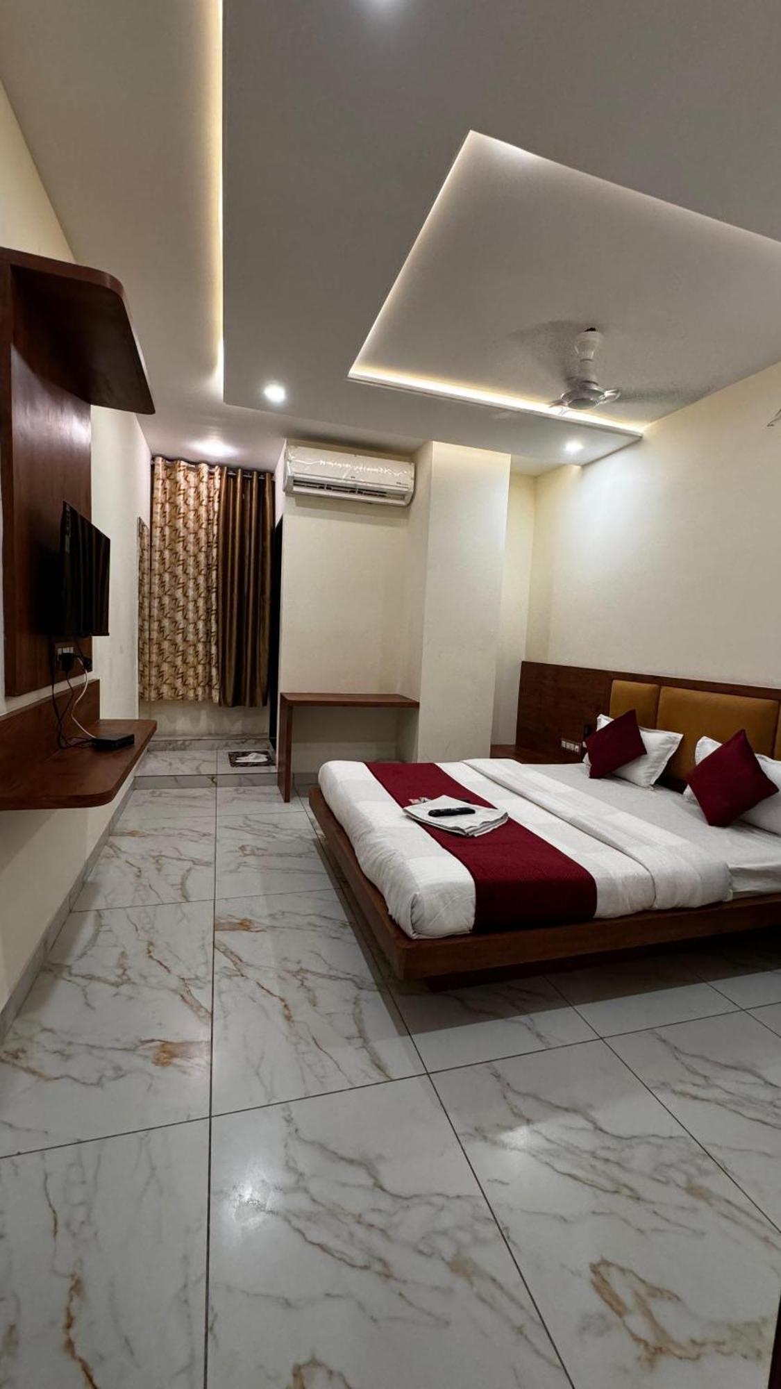 אויאיין Hotel Prakasham מראה חיצוני תמונה