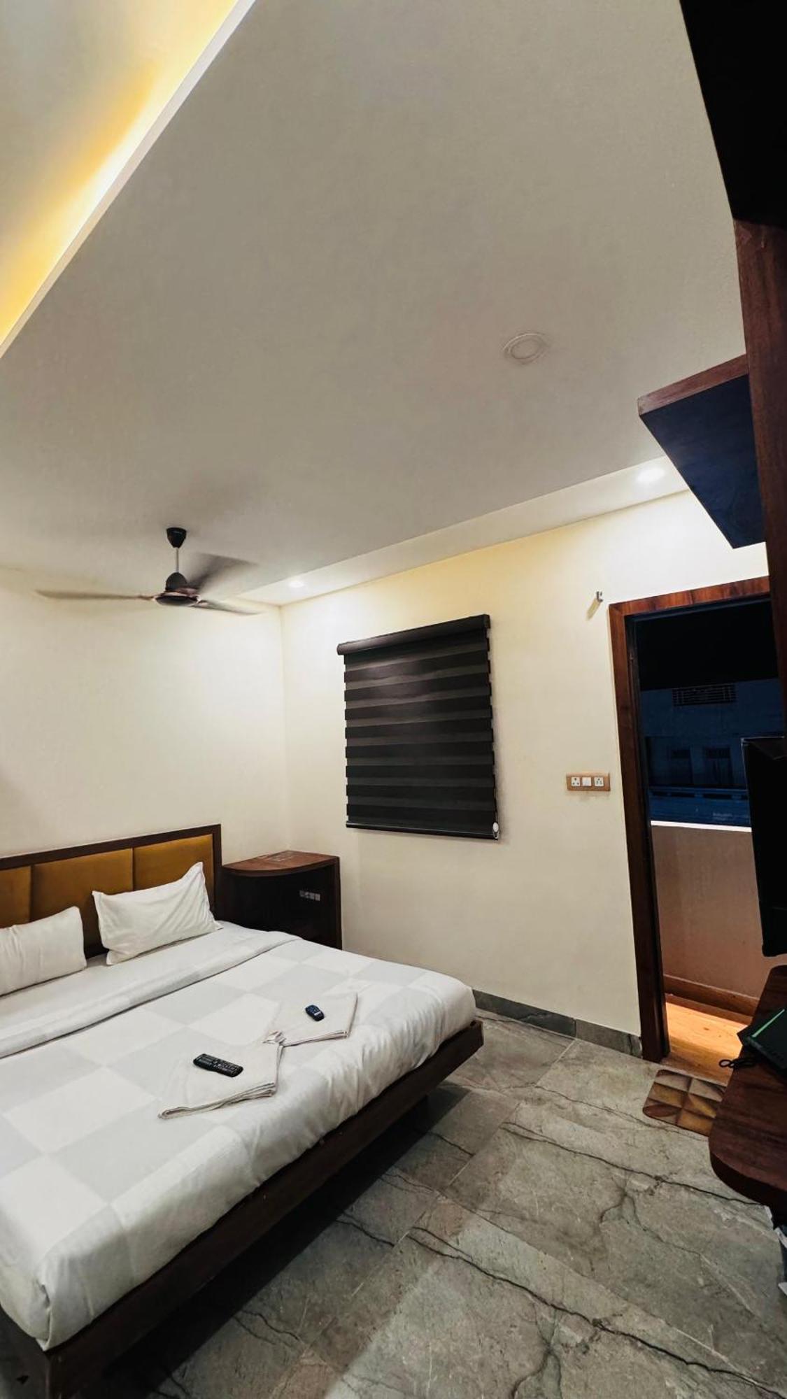 אויאיין Hotel Prakasham מראה חיצוני תמונה