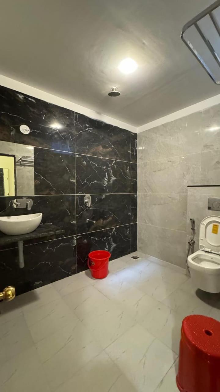 אויאיין Hotel Prakasham מראה חיצוני תמונה