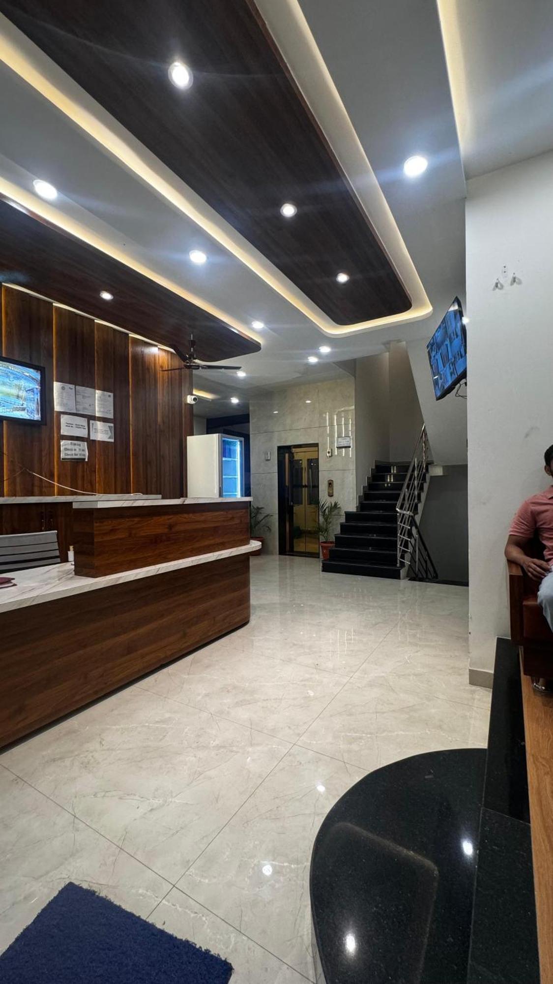 אויאיין Hotel Prakasham מראה חיצוני תמונה