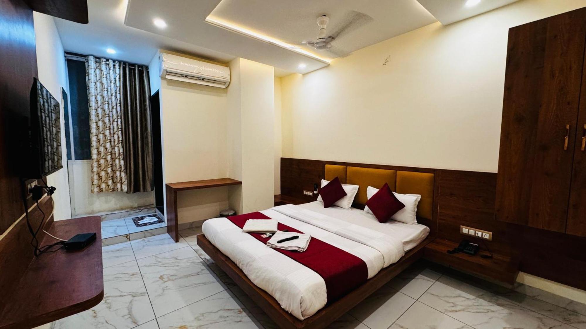 אויאיין Hotel Prakasham מראה חיצוני תמונה