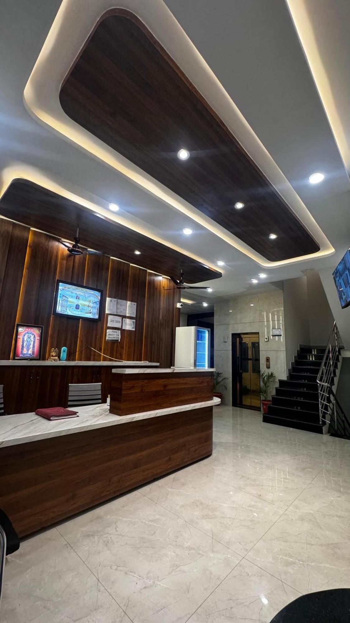 אויאיין Hotel Prakasham מראה חיצוני תמונה