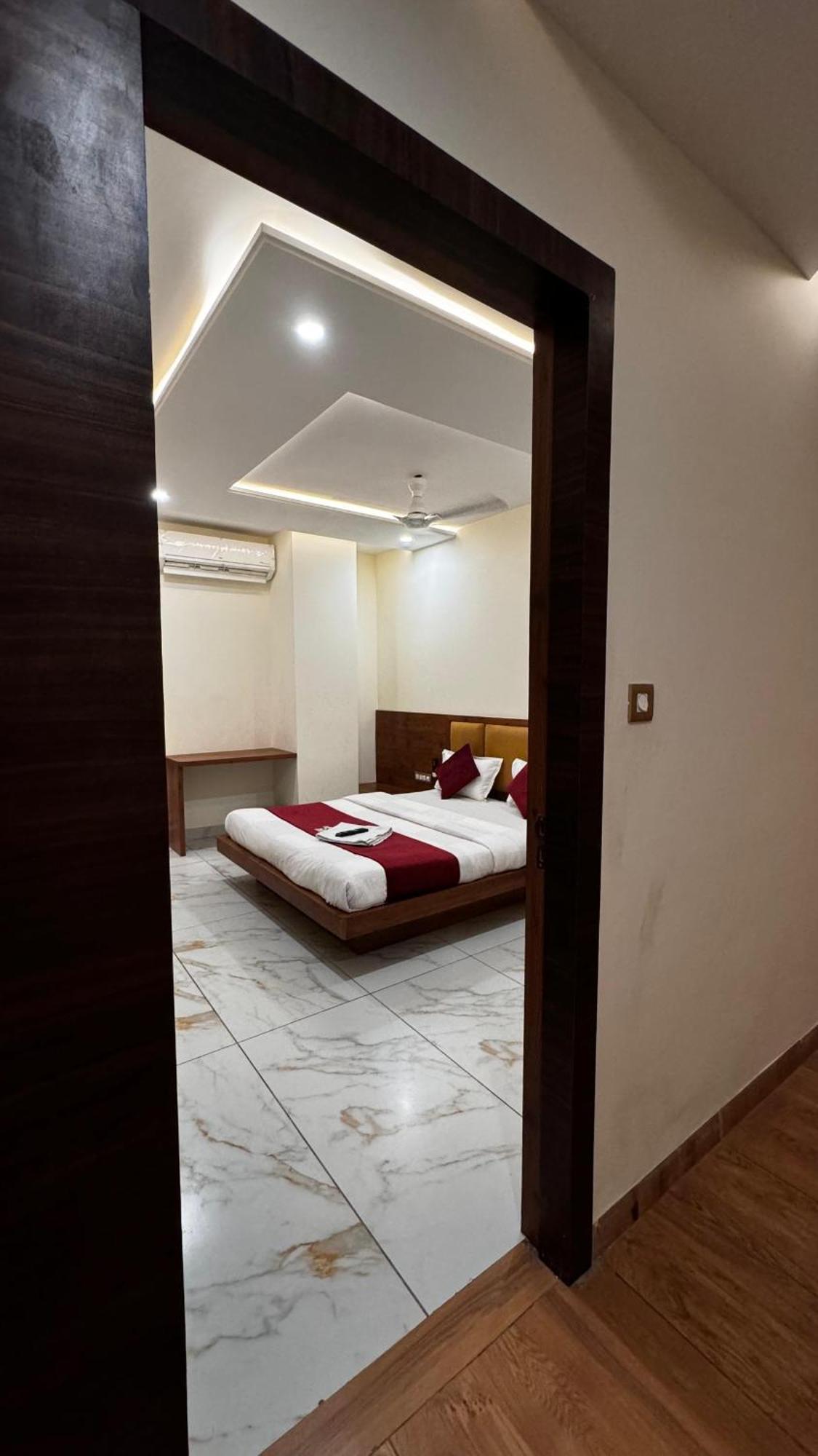 אויאיין Hotel Prakasham מראה חיצוני תמונה