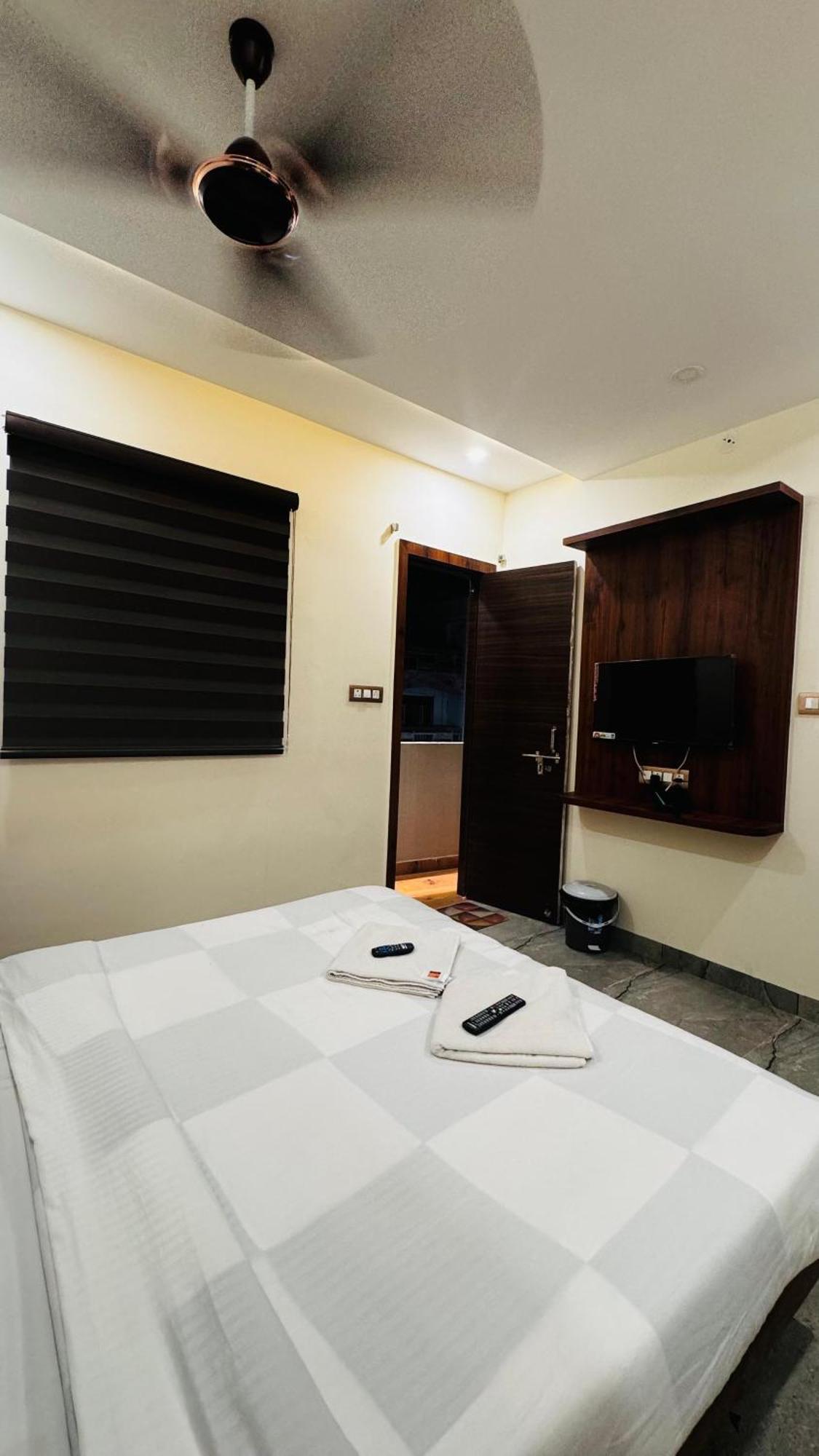 אויאיין Hotel Prakasham מראה חיצוני תמונה