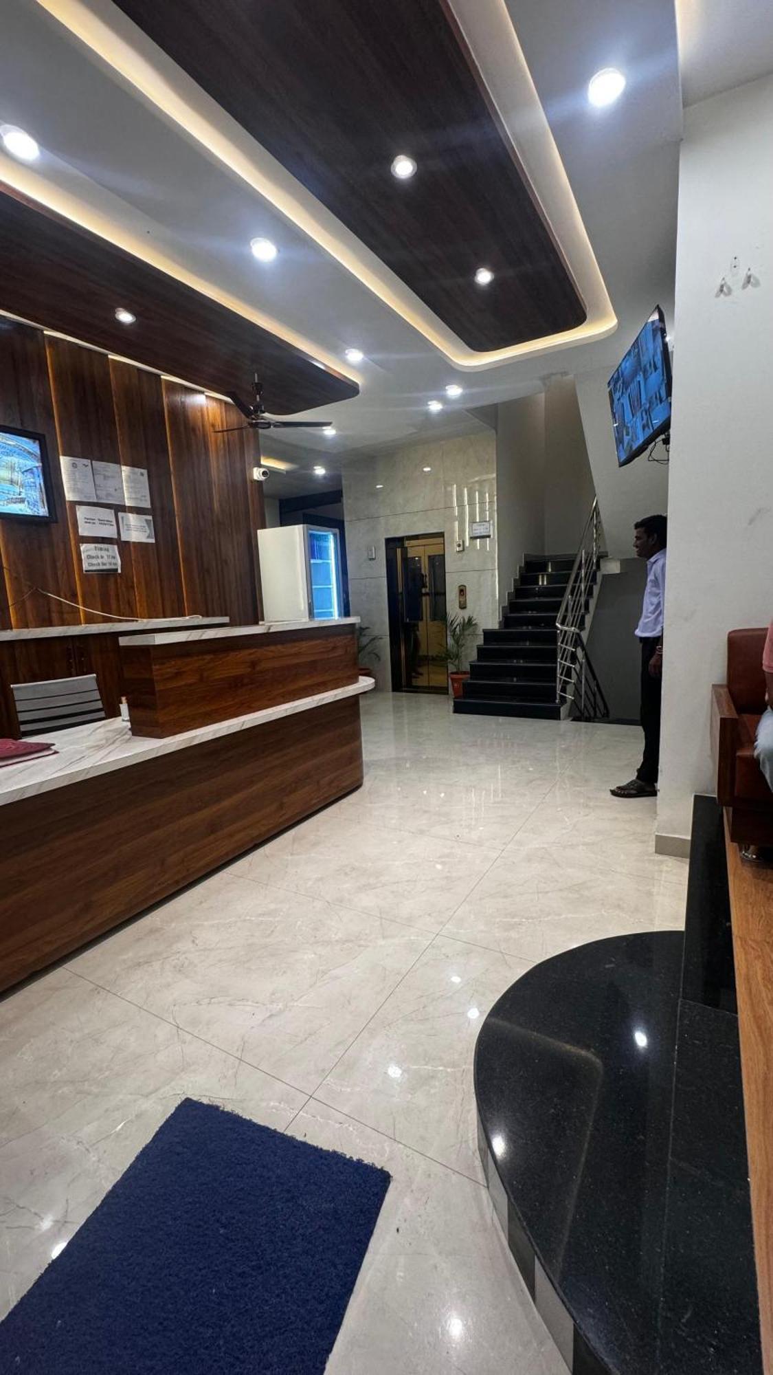 אויאיין Hotel Prakasham מראה חיצוני תמונה