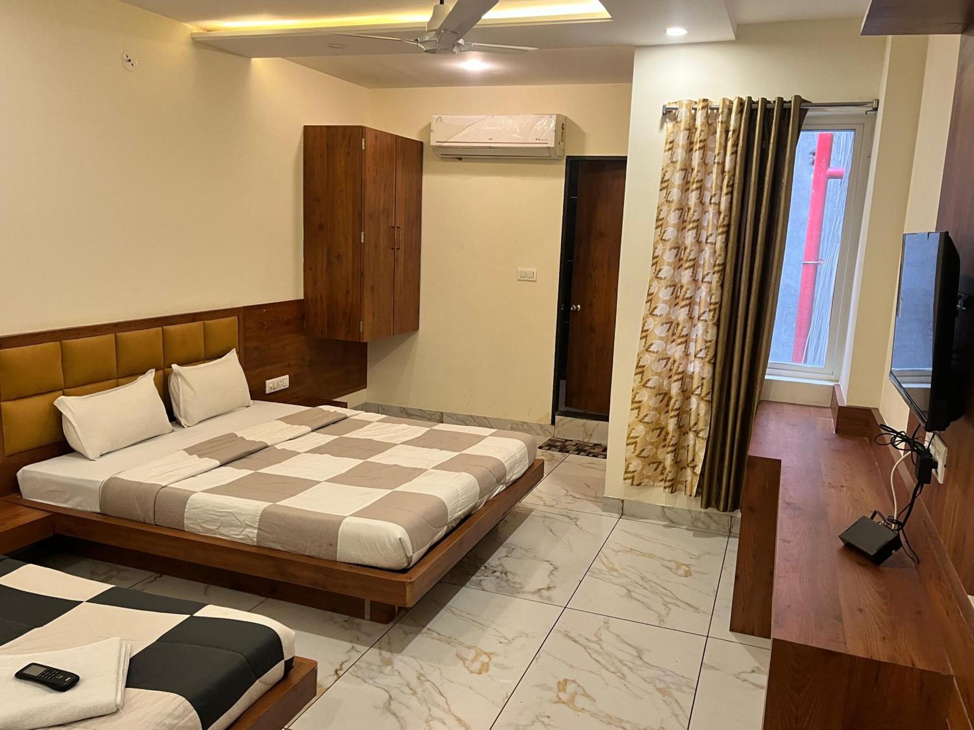 אויאיין Hotel Prakasham מראה חיצוני תמונה