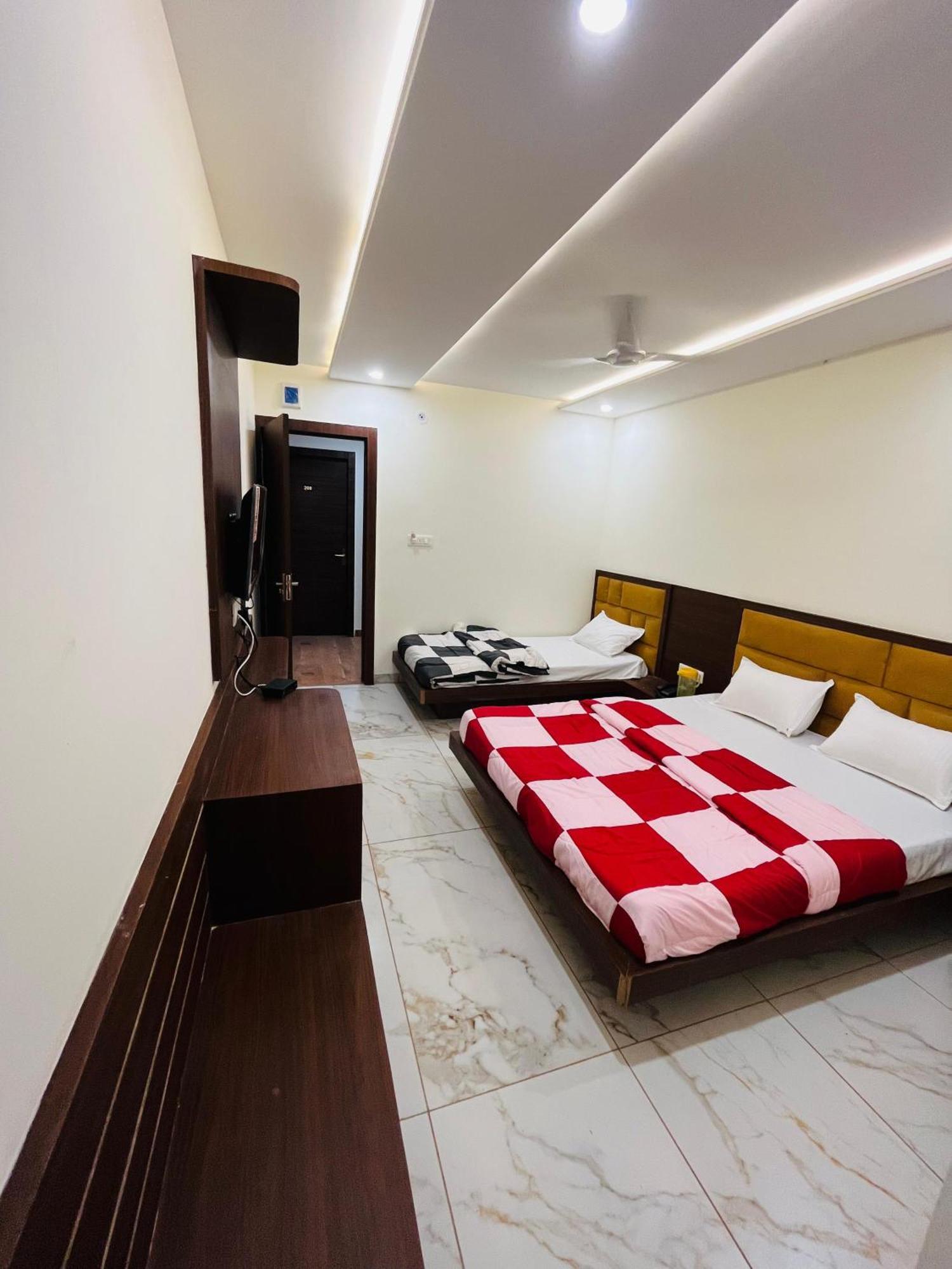 אויאיין Hotel Prakasham מראה חיצוני תמונה