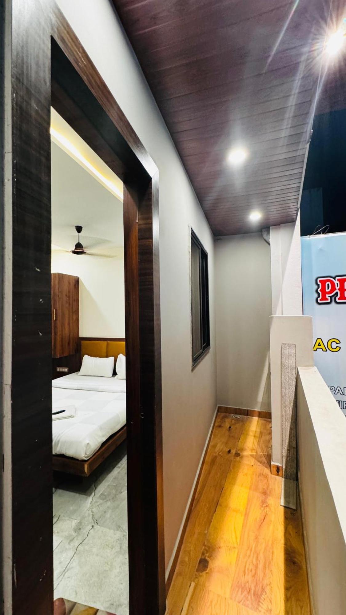 אויאיין Hotel Prakasham מראה חיצוני תמונה