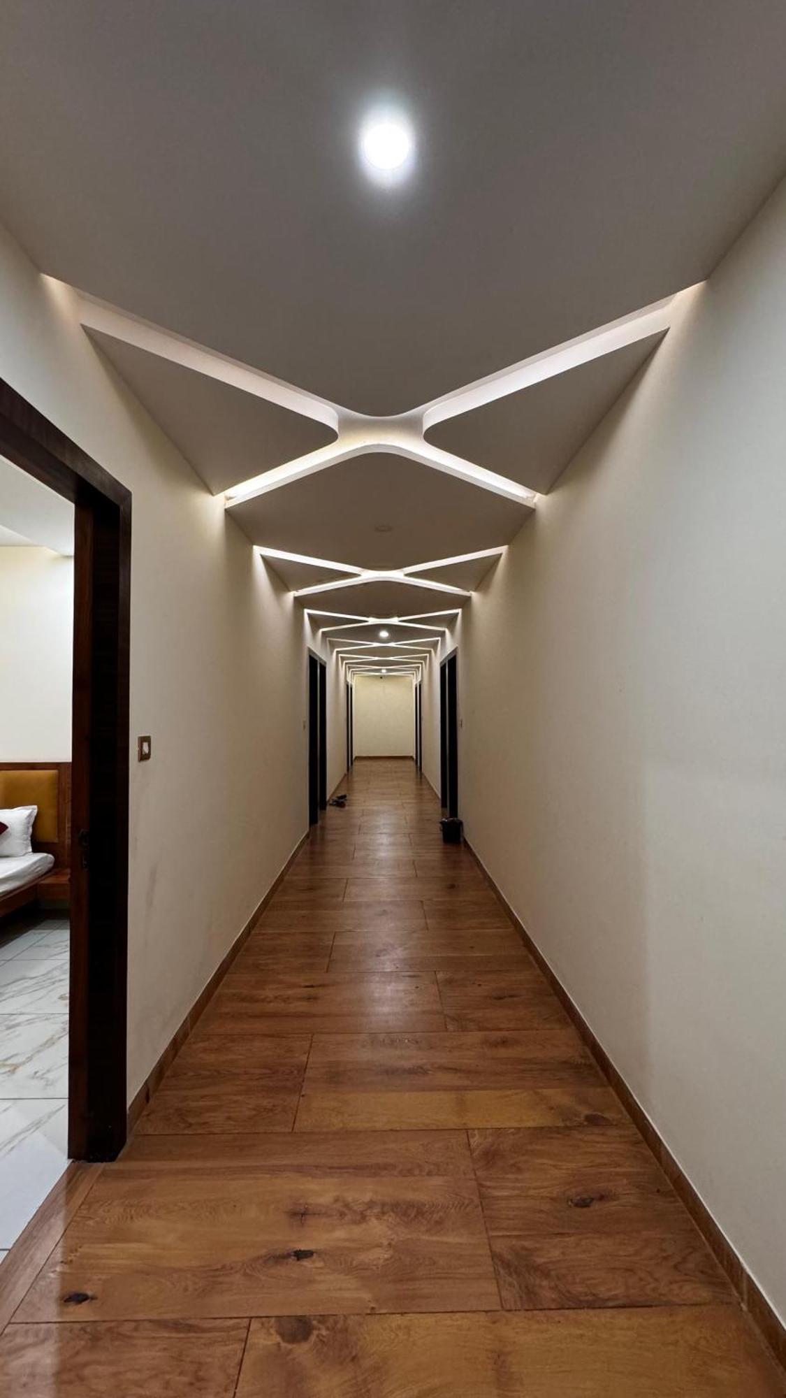 אויאיין Hotel Prakasham מראה חיצוני תמונה