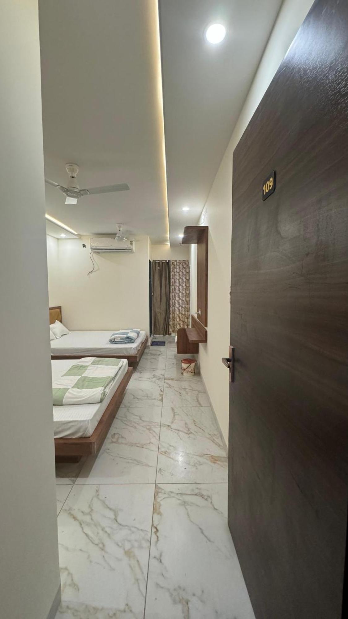 אויאיין Hotel Prakasham מראה חיצוני תמונה