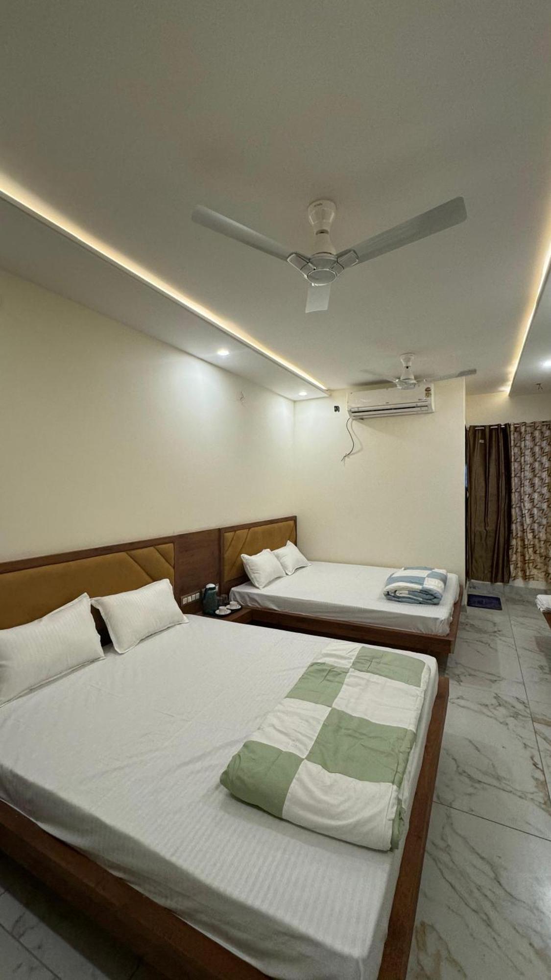 אויאיין Hotel Prakasham מראה חיצוני תמונה