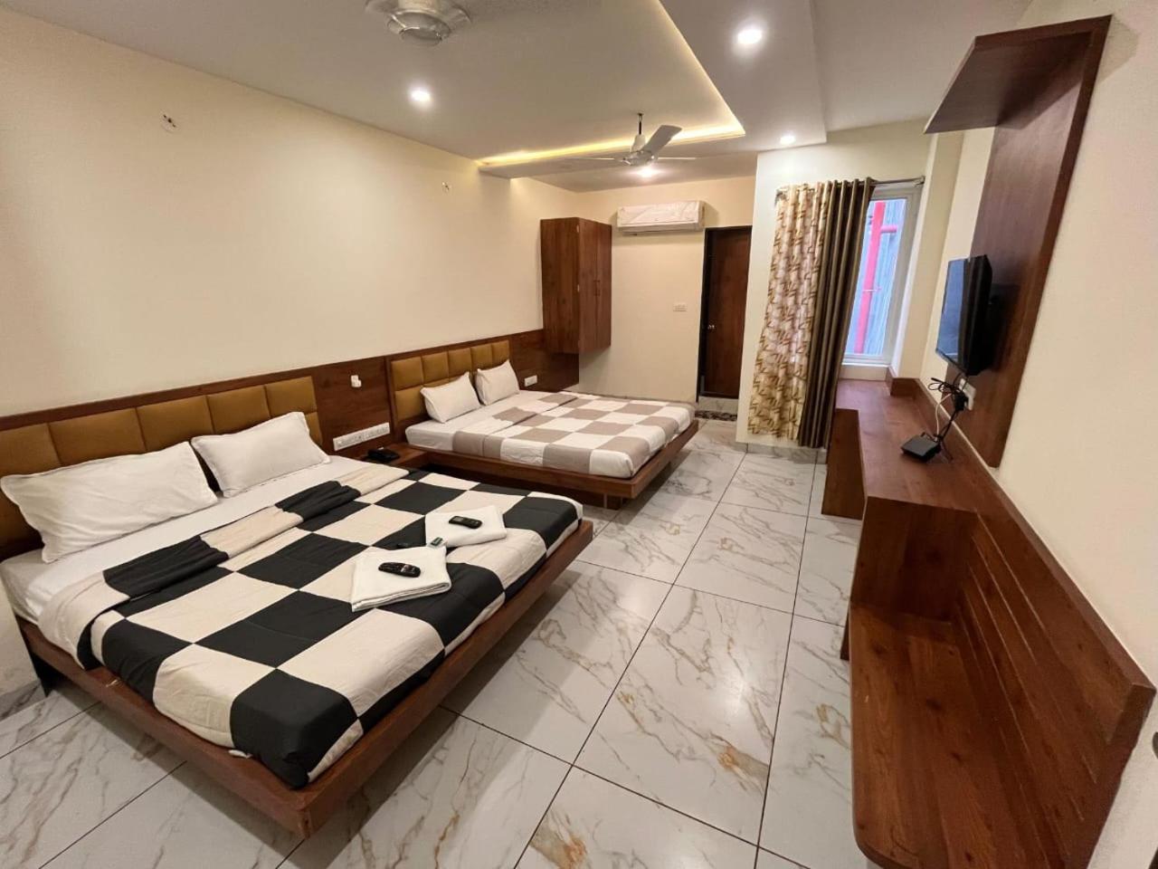 אויאיין Hotel Prakasham מראה חיצוני תמונה
