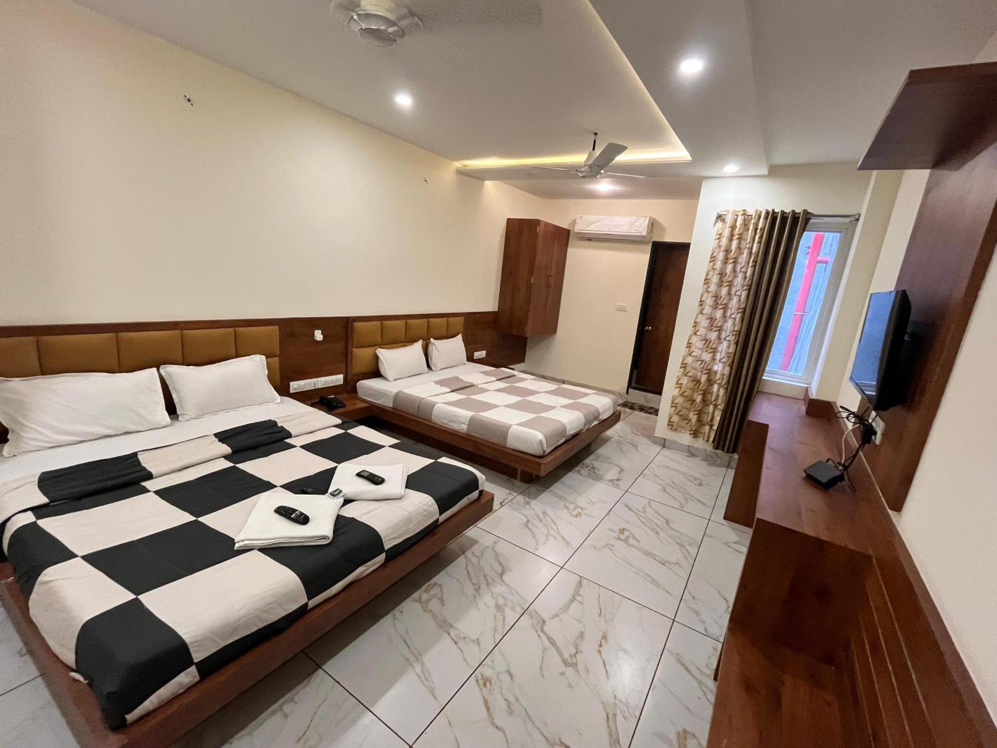 אויאיין Hotel Prakasham מראה חיצוני תמונה
