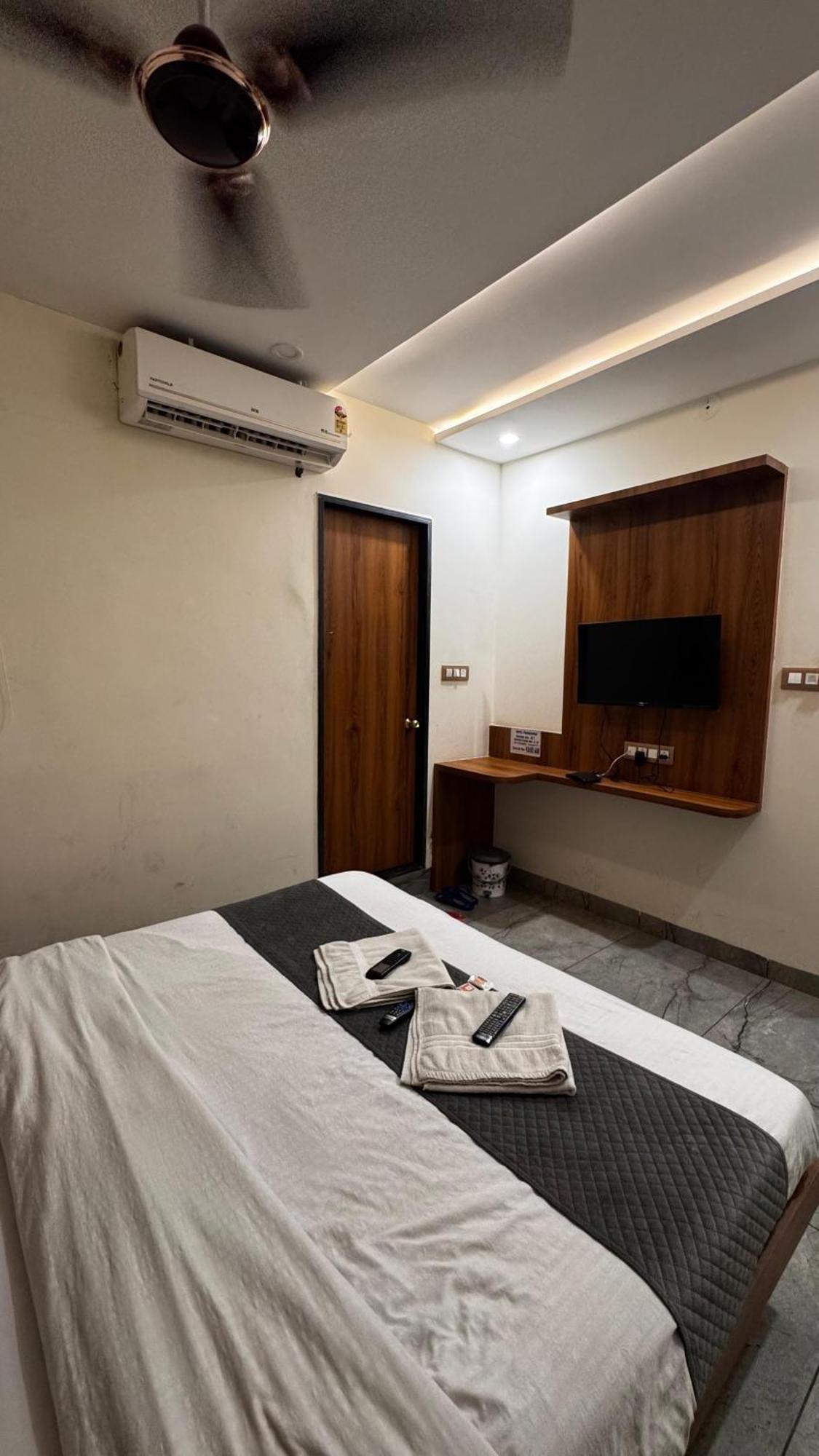 אויאיין Hotel Prakasham מראה חיצוני תמונה