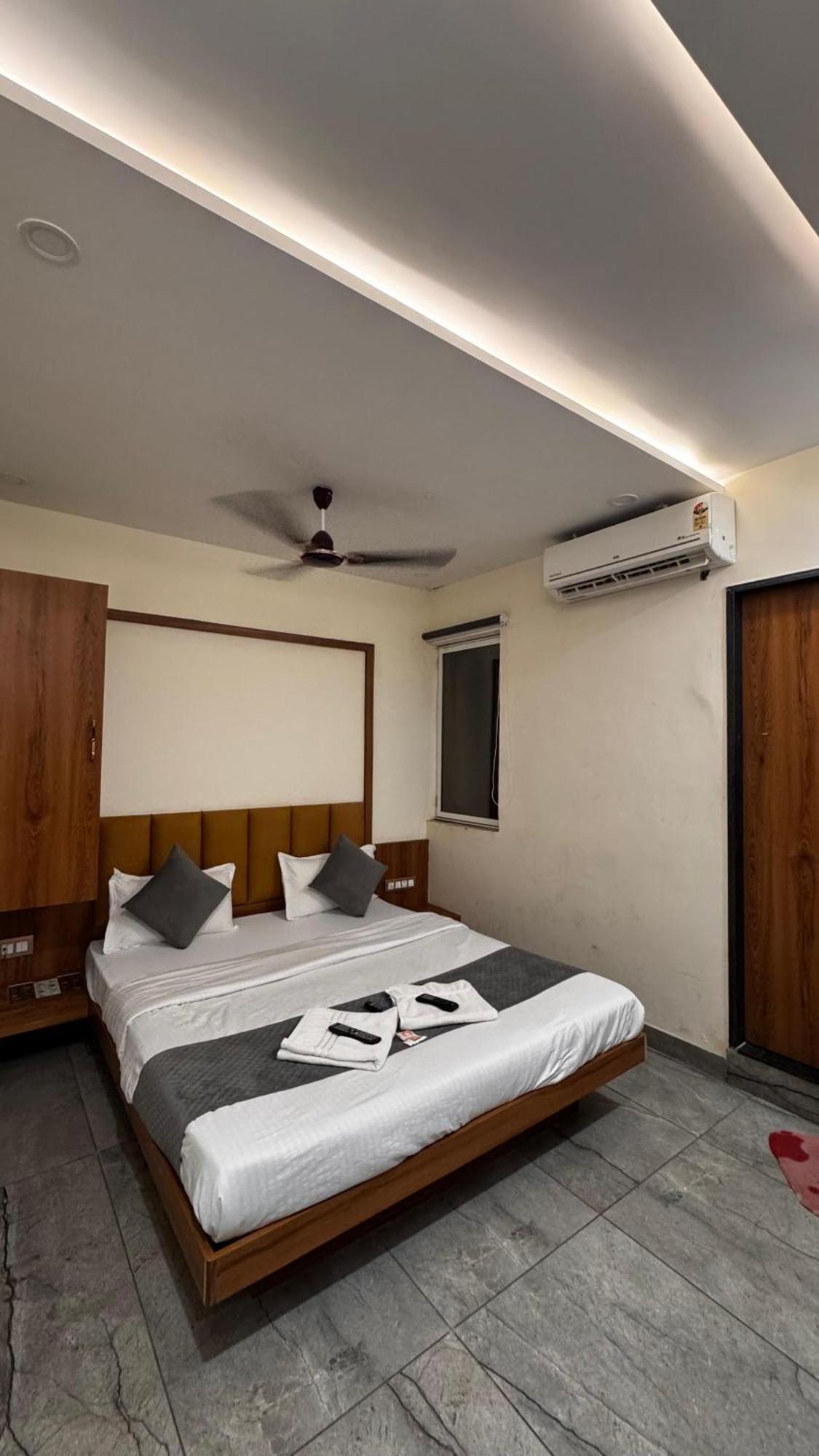 אויאיין Hotel Prakasham מראה חיצוני תמונה