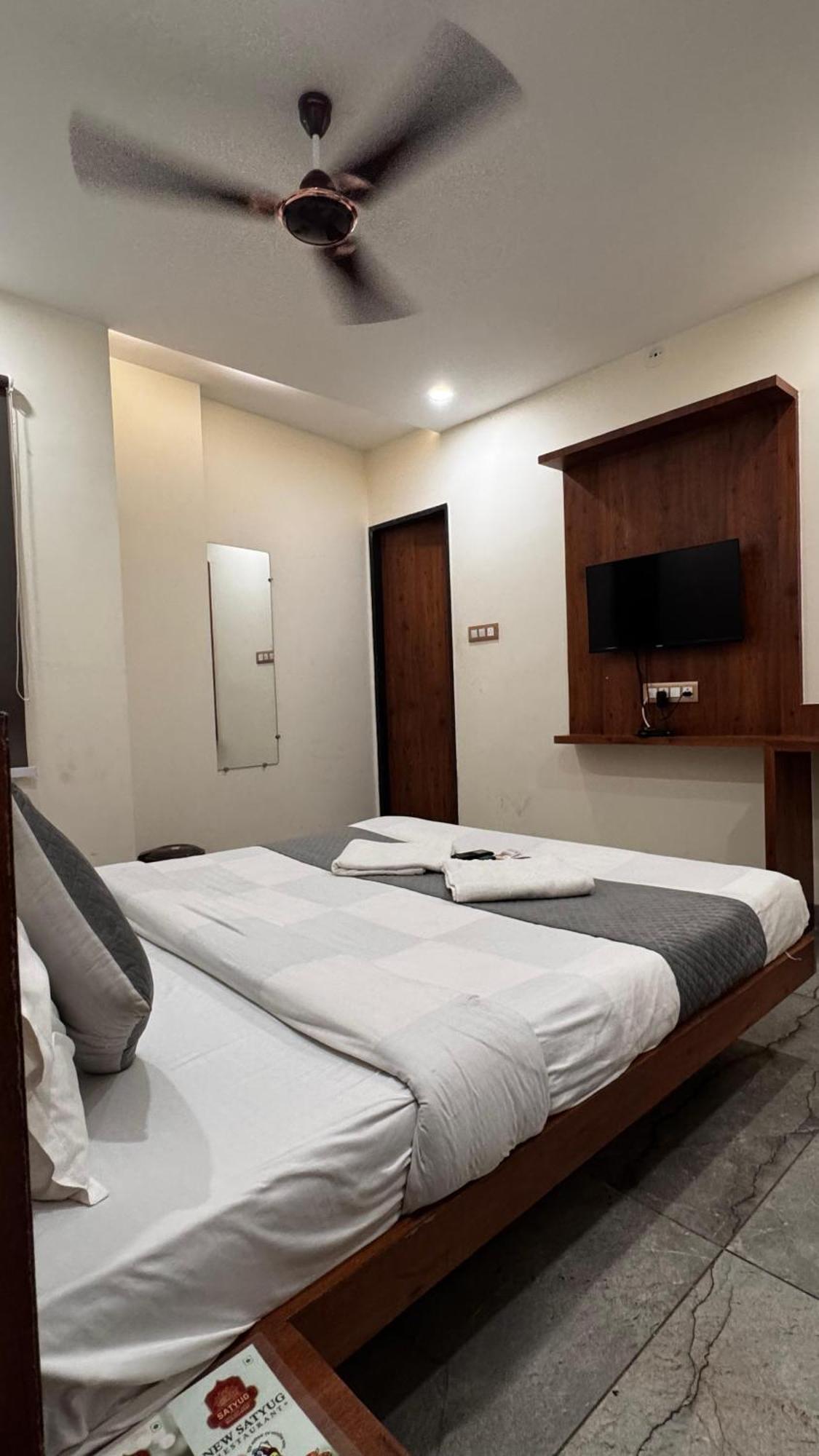 אויאיין Hotel Prakasham מראה חיצוני תמונה